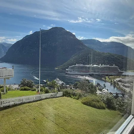 House With The View Gjestgiverier