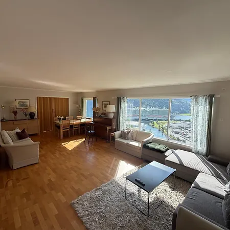 House With The View 헬레실트